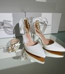 Весільні туфлі для нареченої з перлами