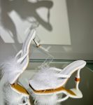 Босоніжки білі шкіра з пір`ям під весільні халати