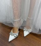 Весільні туфлі з бантами та камінцями