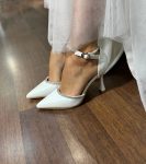 Весільні туфлі з камінцями