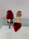 червоні атласні туфлі