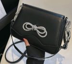 святкова сумка чорна шкіра з бантами