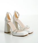 Весільні босоніжки білі шкіра з камінцями на платформі