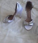 Весільні босоніжки сатинові білі з камінцями