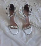 Весільні босоніжки з білої шкіри з камінцями