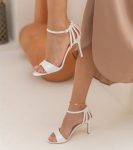 Весільні класичні лакові босоніжки