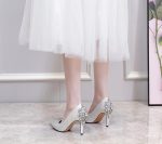 Весільні атласні туфлі з камінцями