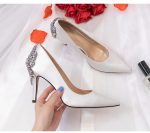 Весільні атласні туфлі з камінцями