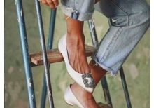 Весільні балетки з брошкою