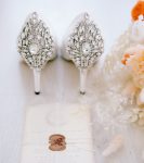 Весільні атласні туфлі з камінцями