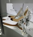 Весільні туфлі для нареченої з перлами