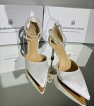 Весільні туфлі для нареченої з перлами