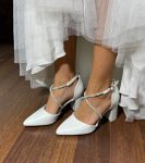Весільні туфлі на квадратних підборах з камінцями