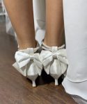 Весільні атласні туфлі з бантами та перлами