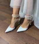 Весільні туфлі для нареченої з перлами