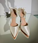 Весільні атласні туфлі з бантами та перлами