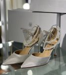 Весільні туфлі для нареченої з перлами