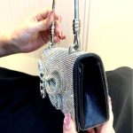 клатч та камінням