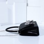 клатч з бантом та камінням