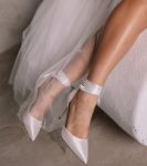 весільні туфлі із стрічкою