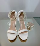 Весільні босоніжки з перлами