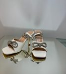 Весільні босоніжки з бантами та камінцями