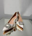 Весільні туфлі лакові з брошкою