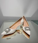 Весільні туфлі лакові з брошкою