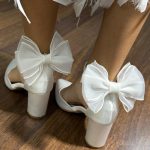 Весільні туфлі  на квадратних підборах + брошка атлас банти
