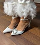 Весільні туфлі  на квадратних підборах + брошка