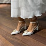 Весільні шкіряні туфлі  +брошка перли