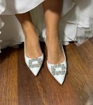 Весільні туфлі лакові з брошкою