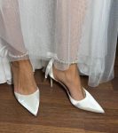 Весільні туфлі для нареченої з перлами