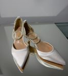 Весільні туфлі сатинові з перлами 6 см