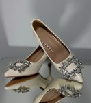 Весільні туфлі сатинові з брошкою