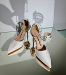 Весільні туфлі для нареченої з перлами