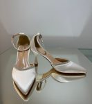 Весільні туфлі сатинові з камінцями