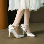 Весільні туфлі для нареченої з бантами на п'ятці + ремінець перли