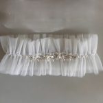 Весільна підв'язка з перлами