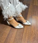 Весільні туфлі  на квадратних підборах + брошка