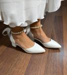 💎 Класичні без декору 🤍 З витонченим ремінцем із перлами ✨ З ніжною круглою брошкою з перлами ⚜️Ремінець шкіряний + брошка 🌟 Комбінація ремінця та брошки для особливого акценту Одна пара – безліч образів для твого ідеального дня!