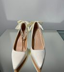 Весільні туфлі для нареченої з бантами на п'ятці + ремінець перли