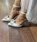 Весільні туфлі сатинові з брошкою (знімається)