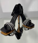 Босоніжки чорні на випускний