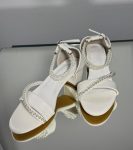 Жіночі босоніжки шкіряні весільні з перлами 5,5 см