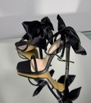 Жіночі босоніжки вечірні атласні з бантами 11 см