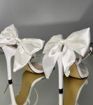 Жіночі босоніжки весільні атласні з бантами 11 см
