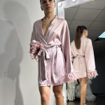 Пудровий шовковий халат