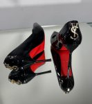 Лакові з червоною підошвою