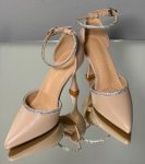 бежеві туфлі